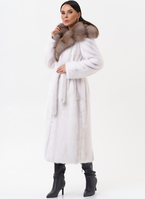 Белая шуба из норки с куницей