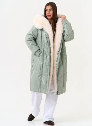 Женский пуховик из эко кожи с отделкой из эко меха