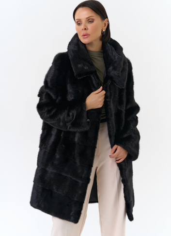 Шуба из норки с капюшоном черного цвета