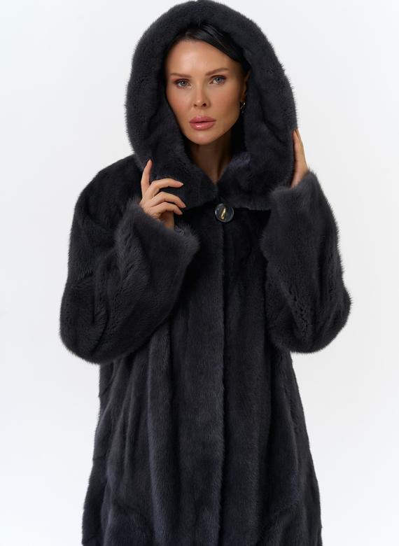 Женская шуба из норки силуэта баллон с капюшоном