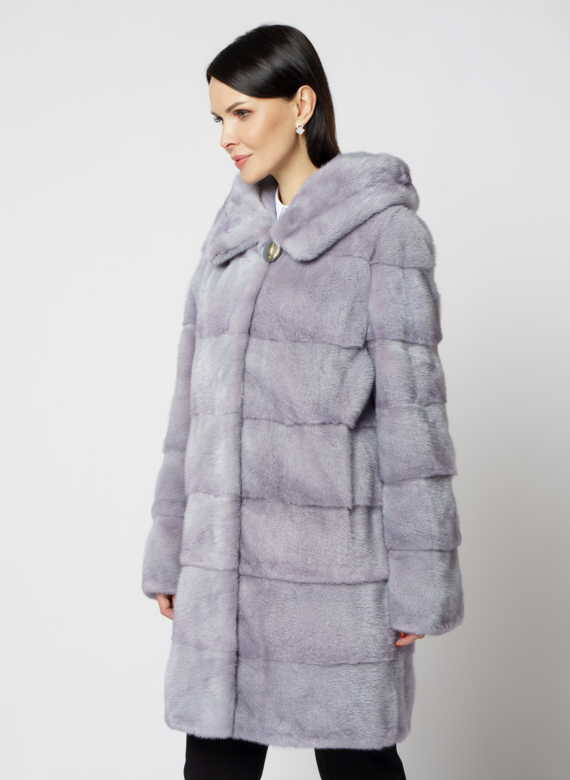 Шуба из норки с капюшоном и кулиской голубого цвета