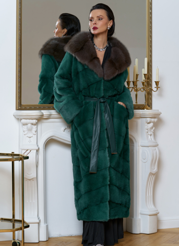 Норковая шуба с капюшоном из меха куницы