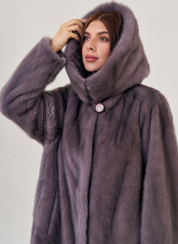 Шуба фиолетового цвета из норки