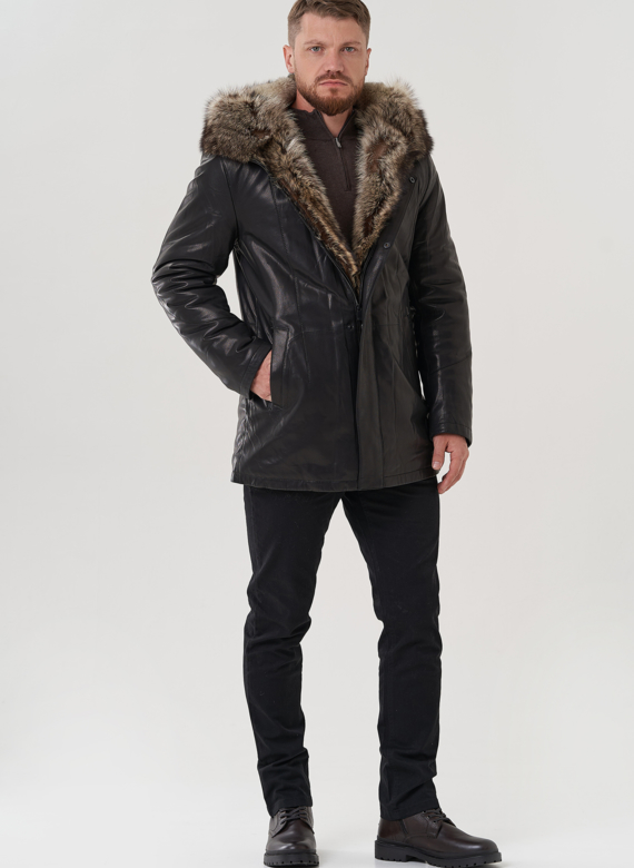 Мужская куртка с капюшоном на мехе из волка