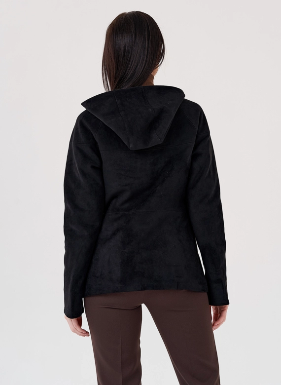 Куртка из эко замши с капюшоном фото