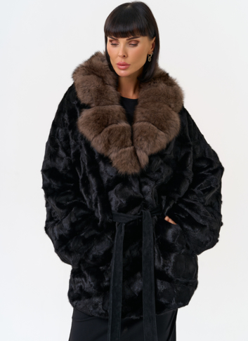 Женская шуба из меха норки  воротником из меха песца