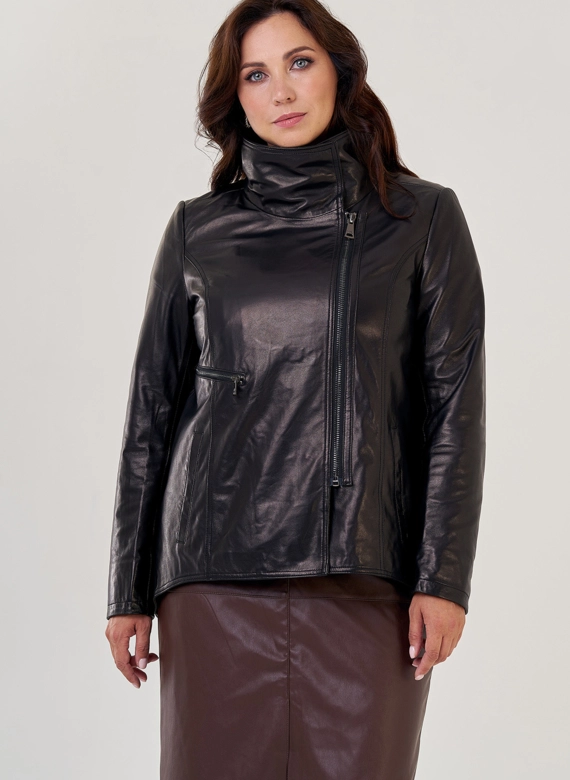 Кожаная куртка на молнии в черном цвете фото