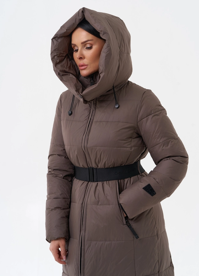 Длинный пуховик бежевого цвета модель № 29185 в кредит