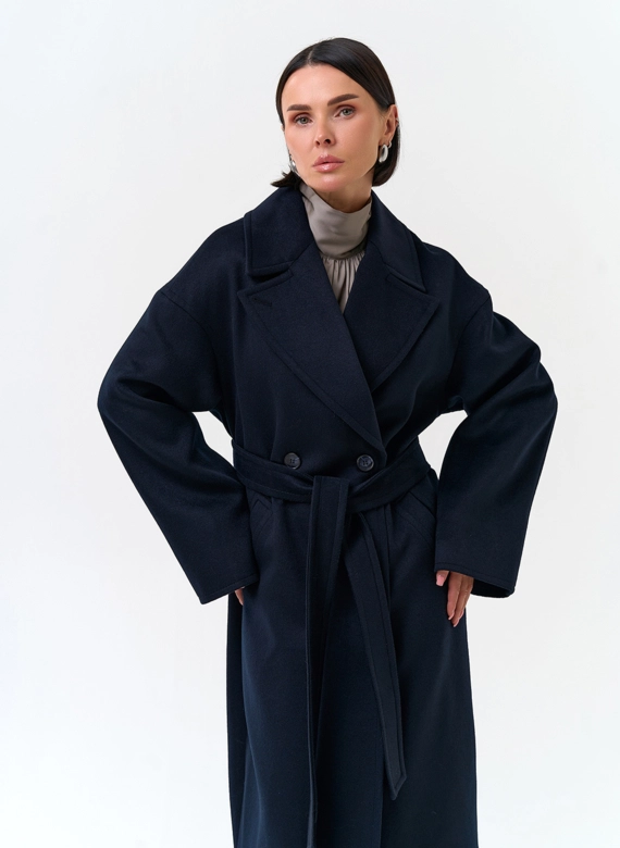 Женское пальто с английским воротником