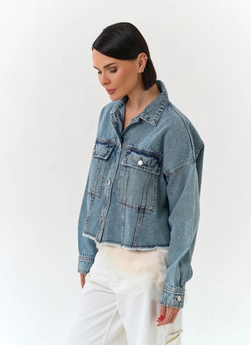 Женская джинсовая куртка со стразами
