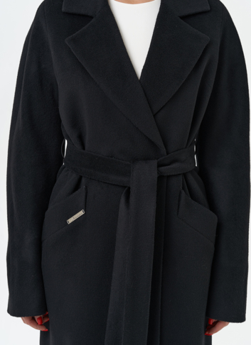 Классическое женское пальто в черном цвете