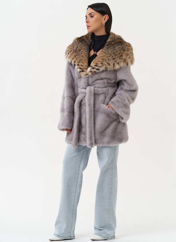 Женская шуба из меха норки с капюшоном из меха рыси