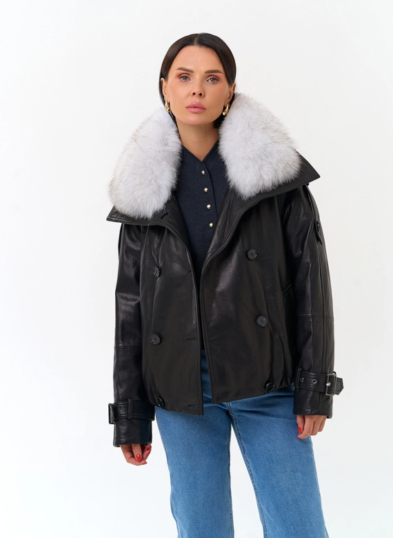 Женский кожаный пуховик с воротником из песца фото