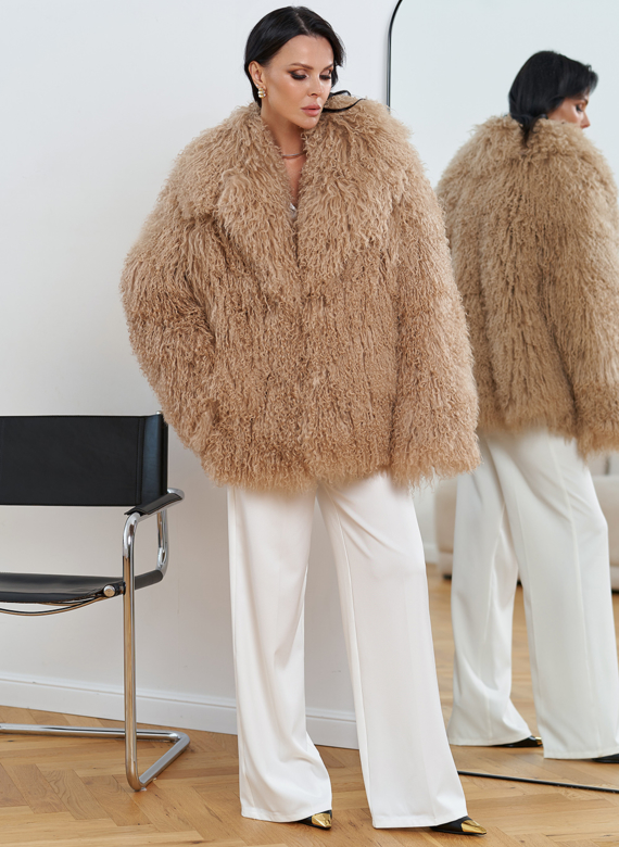 Женская шуба из меха ламы