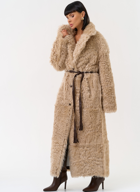 Женская двухсторонняя дубленка с декоративным поясом
