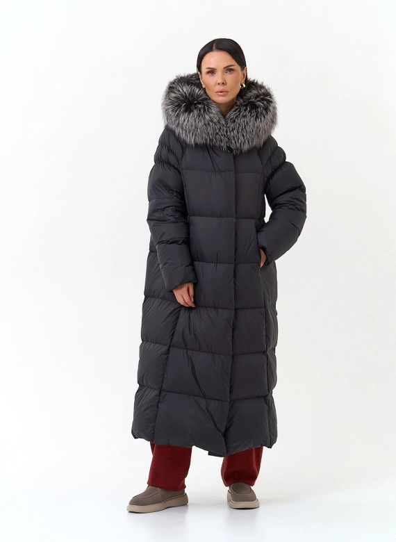 Женский пуховик с мехом чернобурой лисы на капюшоне фото