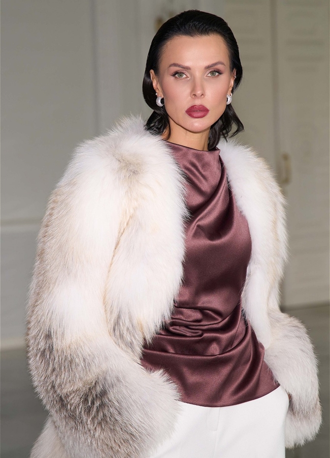 Светлая шуба из меха лисы с поясом модель № 31673 в рассрочку